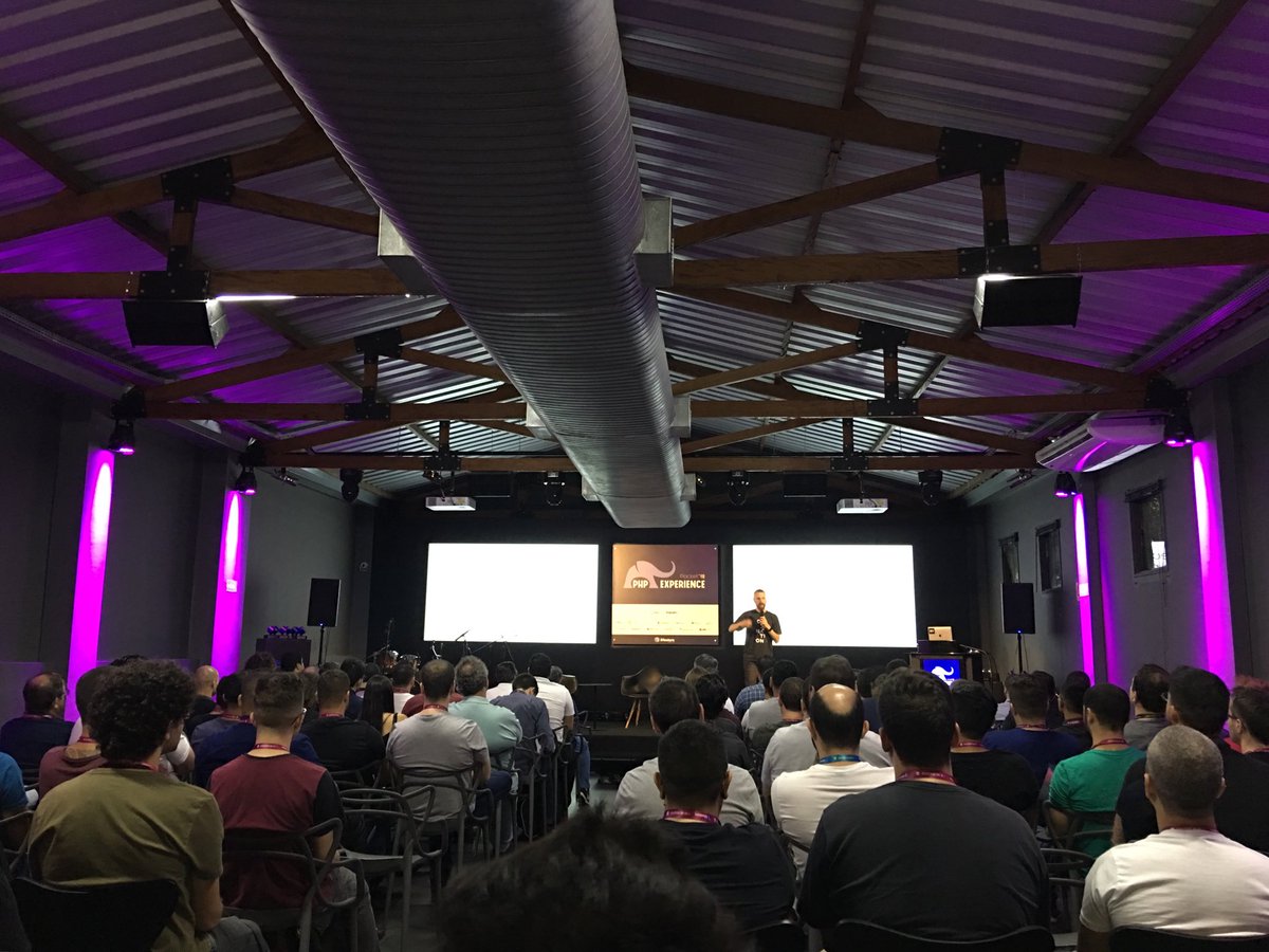 marcelgsantos's tweet image. O grande ⁦@eminetto⁩ apresentando a sua palestra &apos;Full Stack vs Full Cycle Developer&apos; no #PhpExperience na sede do ⁦@iMasters⁩. Muito elucidativa. #PHPx2019