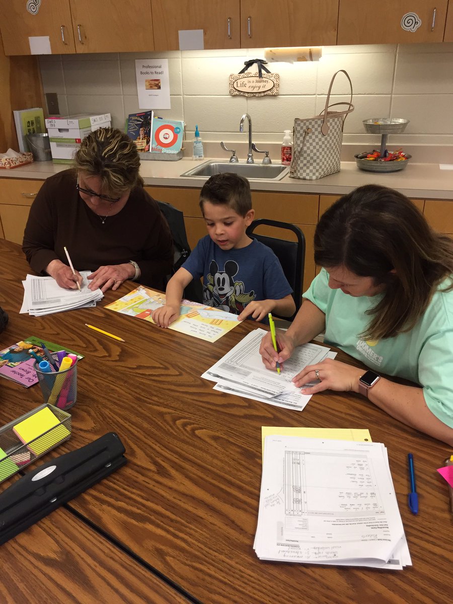 CarolAPullen's tweet photo. SMES teachers are growing their practice by analyzing student’s reading errors using Fountas &amp; Pinnell Benchmark Assessment System @smesbulldogs @BLOUNTBOE.  #smespride #readingrecords https://t.co/9WlKVPWaLK