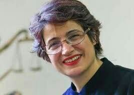 Taheri_Movement's tweet photo. هیئت داوران جایزه حقوق بشری #لودُویک_تراریو در ۲۱ سپتامبر ۲۰۱۸ تصمیم گرفت بیست‌وسومین جایزه را به #نسرین_ستوده، حقوقدان و فعال حقوق بشر زندانی در ایران اهدا کند. این جایزه بیست‌وچهارم مه ۲۰۱۹ در بروکسل به خانم ستوده اهدا می‌شود.

#FreeNasrin https://t.co/jCmEZDJjrQ