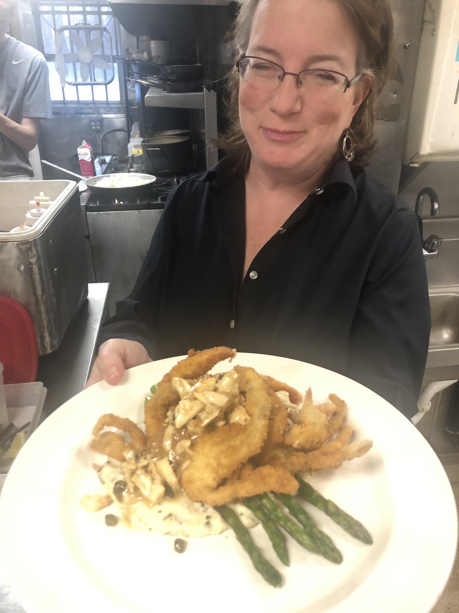 ThePinesTav's tweet photo. Fresh Soft Shell Crabs! A beautiful Spring Culinary tradition! #Spring #crabs #pittsburgh #eatfreshbuylocal https://t.co/LJmb8SCiYq