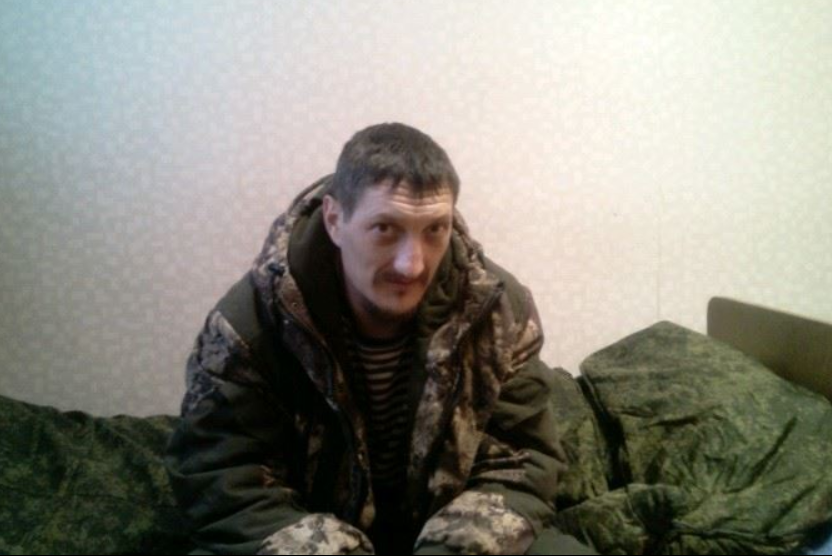 Позывной Танкист.
Служил в нашем батальоне.
Вчера погиб. Снайпер убил.
Это не заканчивается. Пока они там кровь сдают, мы хороним наших близких и родных.
