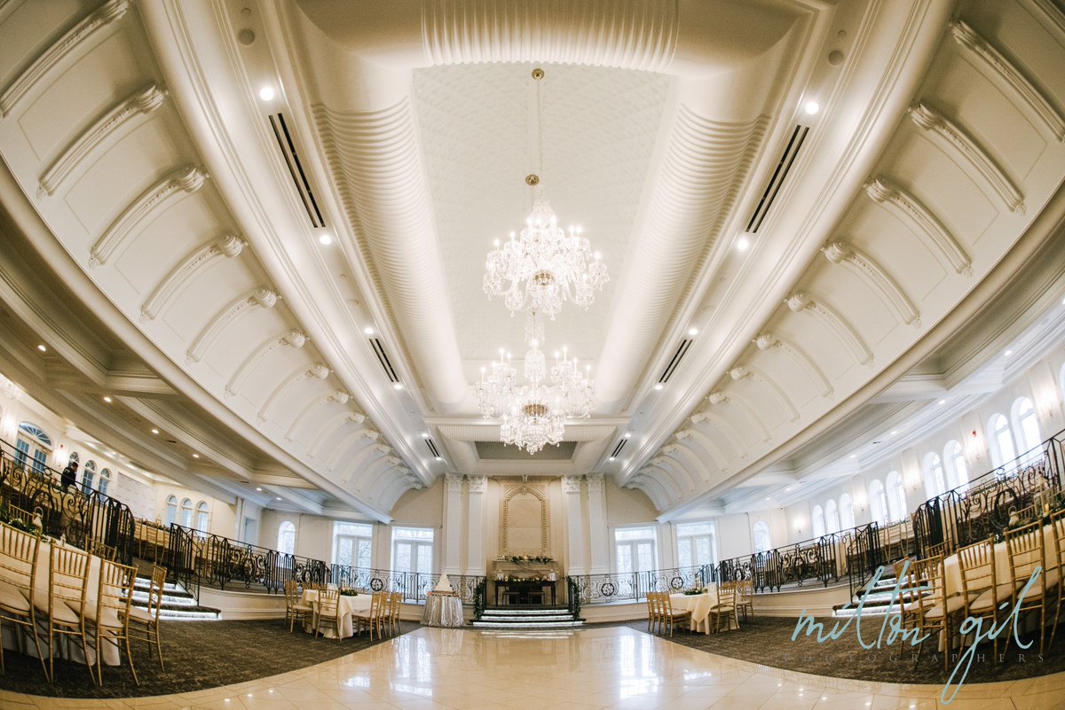 An elegant place to dance the night away
Photo by: #MiltonGilPhotographers