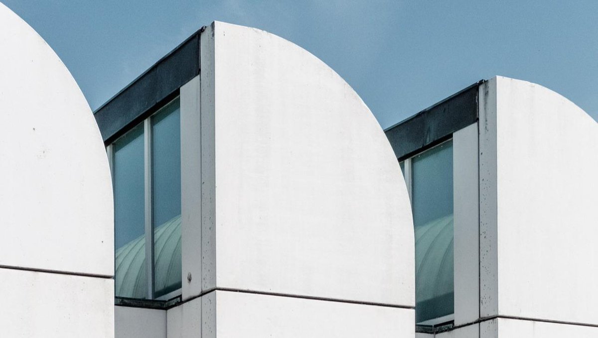 In the week of the #Bauhaus Centenary, we celebrate #architecturefriday with the iconic Bauhaus-Archiv. Designed by the founder Gropius, today it holds an archive for the school's collection.

Learn more at <a href="/dezeen/">Dezeen</a>: soo.nr/6lYy

#designthinking #bauhaus100