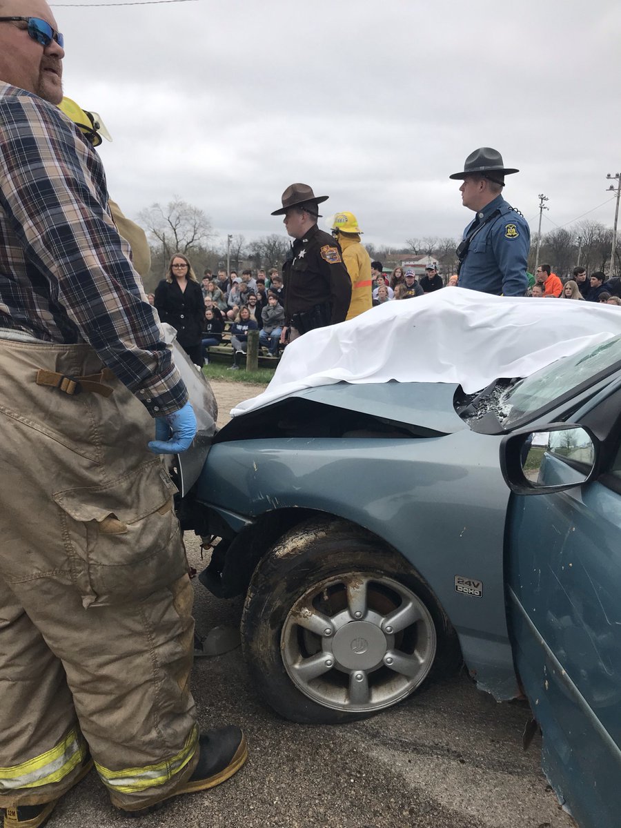 MSHPTrooperF's tweet photo. Thank you to @iberiaschools for inviting us to participate in your mock crash today.
Your goal was to provide a hard-hitting dramatization of the aftermath of fatal crashes & you succeeded.
#SoberProm #SafeProm @MOSafeandSober https://t.co/nvsYgoPmD3