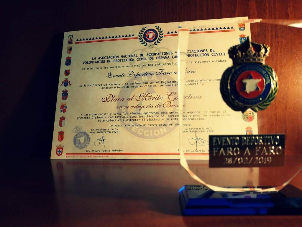 faroafaro's tweet photo. Esta semana tuvimos el privilegio de recibir de manos de la Asociación Nacional de Agrupaciones y Asociaciones de Voluntarios de Protección Civil la Placa al Mérito Colectivo en su categoría de Bronce.
Emotivo acto en el salón noble electrónico @CabildoTenerife https://t.co/Wnn6FEfnRu