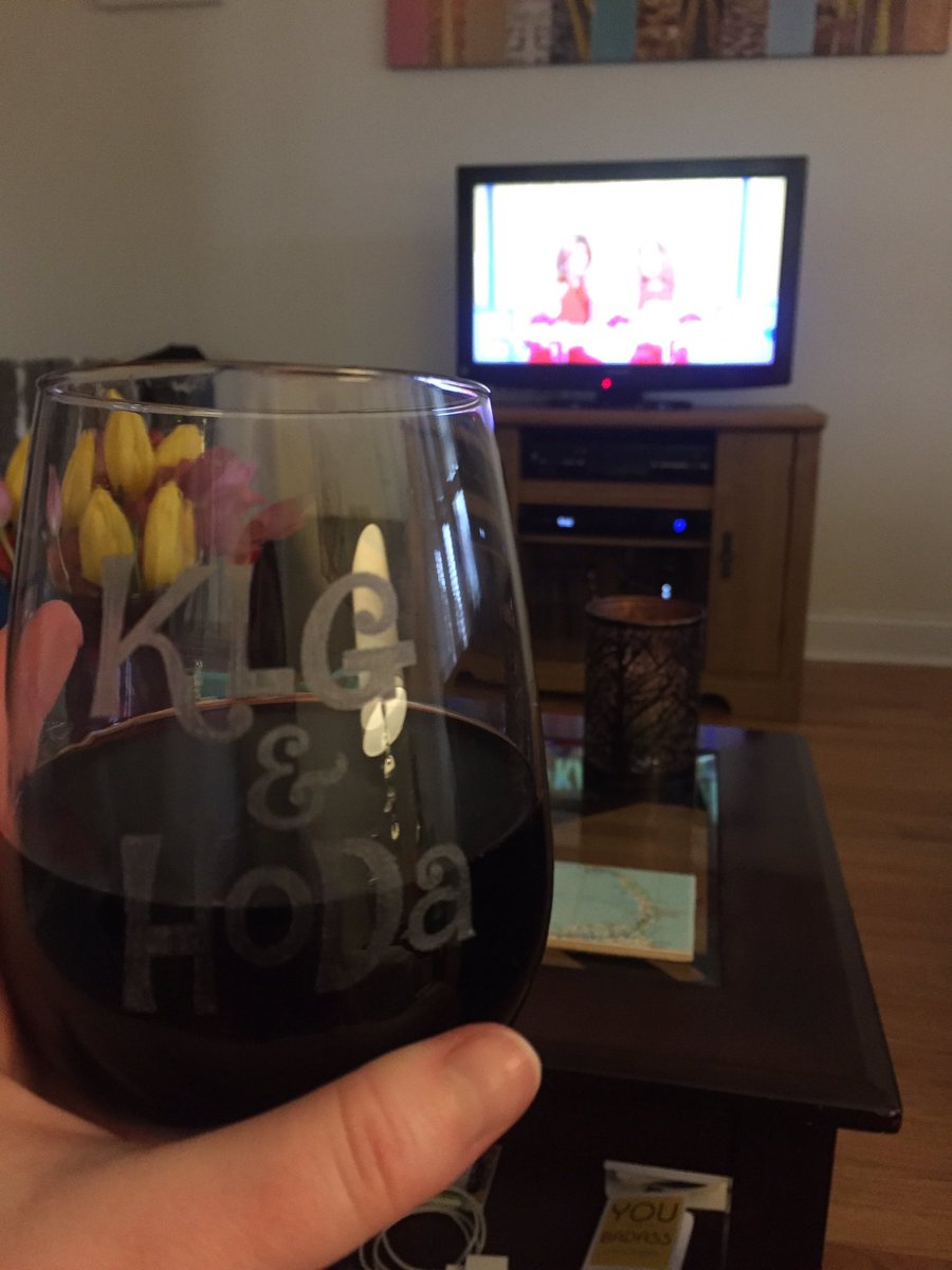 thepower2change's tweet photo. Cheers to @KathieLGifford @klgandhoda #KLGandHoda #KathieLeeGifford https://t.co/i29f4gdHTK