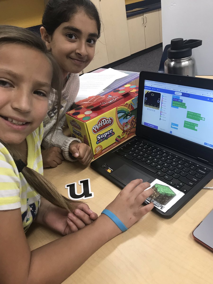 ErinGassaway's tweet image. Just putting on our finishing touches for our #MakerBit #smartcar Can’t wait to show off! @rogerwagner @RiosRobots @CajonValleyUSD