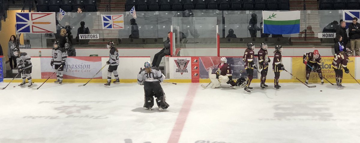 trinaivany's tweet photo. Team NL Central IcePak and Host TriPen Ice warming up for there head to head matchup at 7:30 @2019Bantam https://t.co/VCSlv8nikw