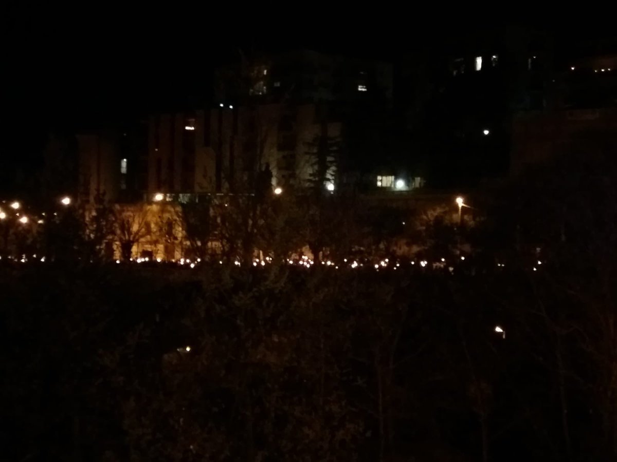 granfondoaq's tweet photo. Un corteo che attraversa la città, un rito che si ripete ogni anno nella notte tra il 5 e il 6 aprile per ricordare le 309 vittime di terremoto del 2009. La Gran Fondo #LAquila nasce e si ritrova nello spirito solidale della sua città, anche e sopratutto in questa notte. #GFAQ https://t.co/Q1tI95z20u