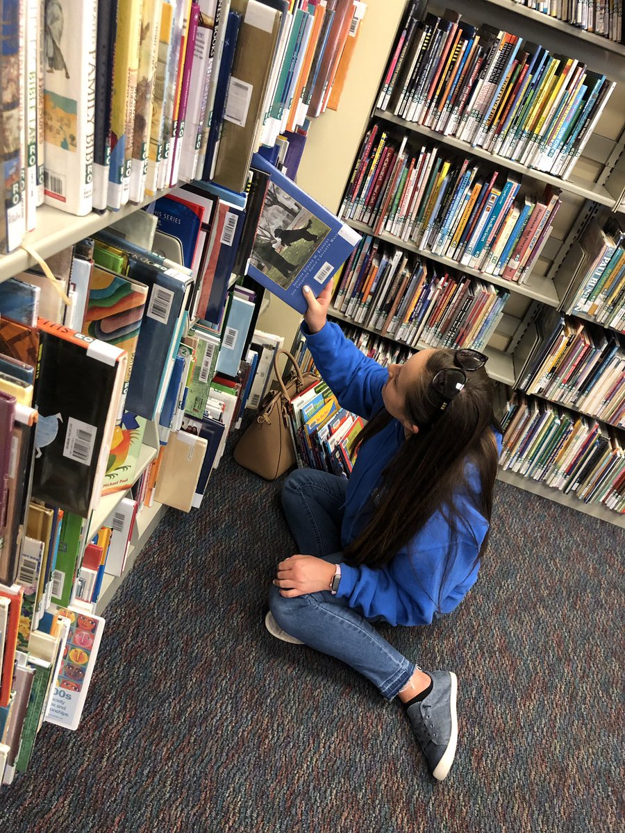SweetKinders's tweet photo. Using our public library as a resource for our PBL project #PBL @CRPUSDCrane https://t.co/1g4HfFS47G