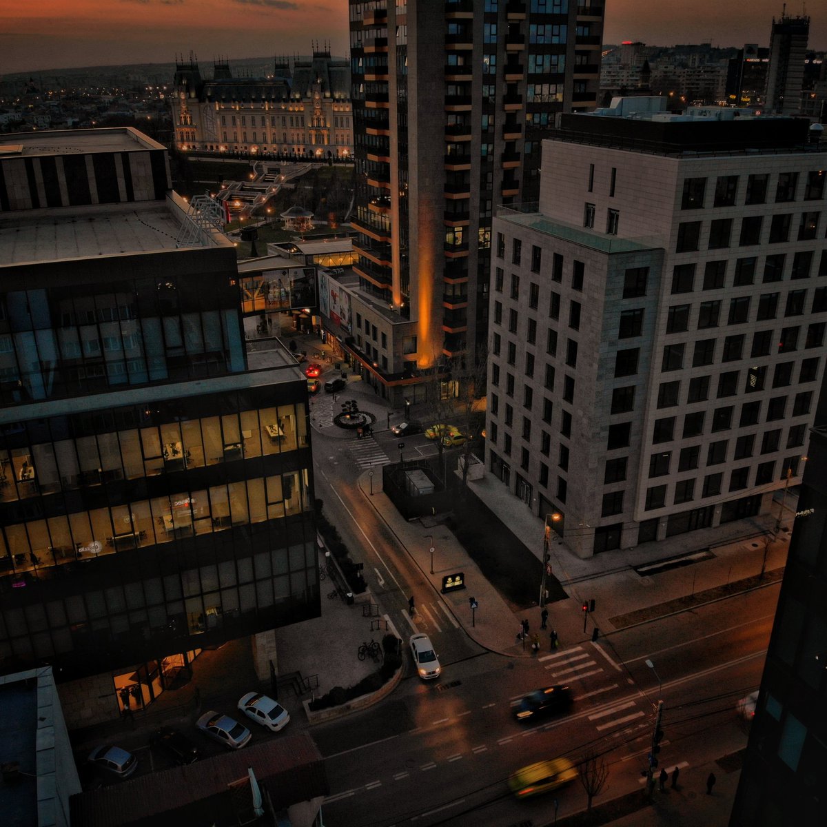 At crossroads #landscape #architecture #building #iasi #romania #sunset
 #dronephotography #streetphotography #djimavicair #pictureoftheday #ig_iasi #ig_romania #skyscraper #modernbuilding #FridayFeeling #metoo #FridayMotivation #fridaysforfuture
