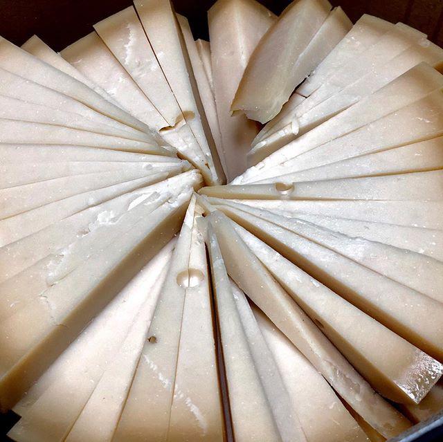 Cheese!!!! #cheese #cheeseplate #phillywineweek #wineweek #cheeseandwine #wineparing bit.ly/2G2DmDh