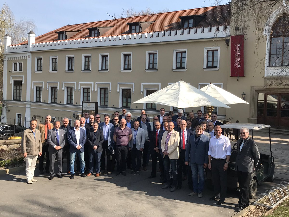 Roman Zachoval tweet media