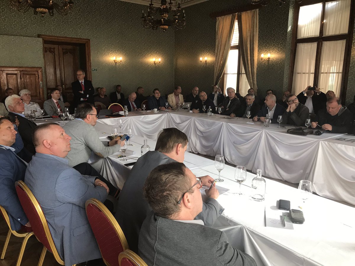 Spousta zajimavych informaci o orgnanizaci pece, uhradach, vzdelavacich programech a akreditacich v urologii na tradicnim setkani Gremia primaru a prednostu urologie.