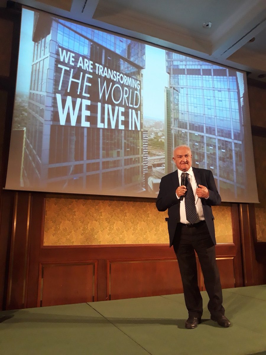 EngineeringSpa's tweet photo. "@EngineeringDHUB è l'anima digitale di Engineering, un gruppo solido che punta sull'innovazione per crescere e sviluppare il business": il Presidente Michele Cinaglia al #MeetDHUB2019. #Engineering_DHUB @franzbonf https://t.co/QJ6yZv3B8t
