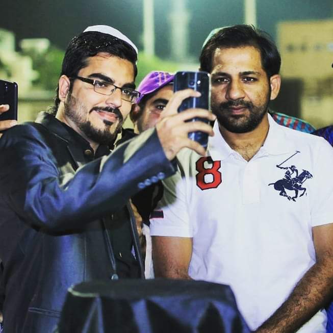 Gabashaik1's tweet photo. M.Bilal Chairman of OMJ sports committee with @SarfarazA_54 
League of Okhai champion opening ceremony last night.
@bilal_gaba https://t.co/OcP713Uj7T