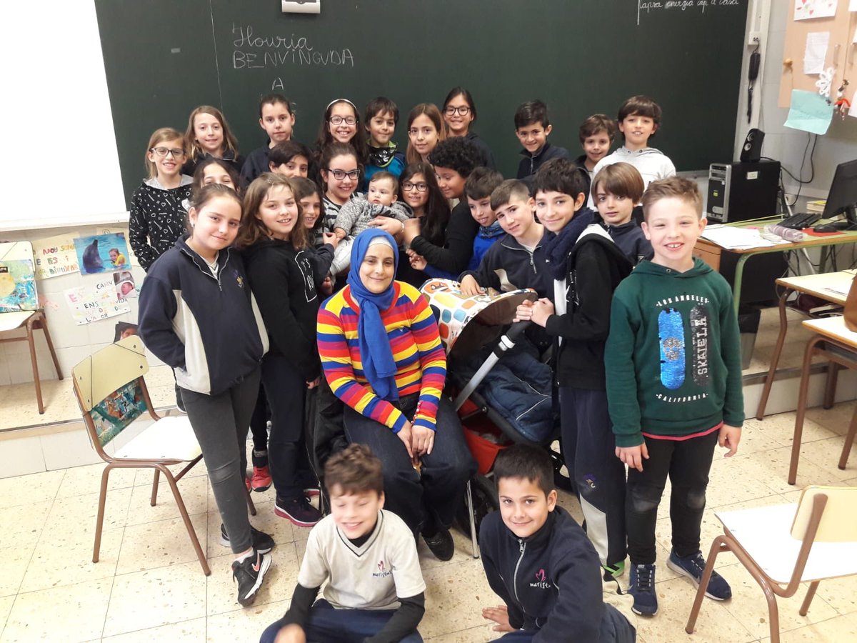 MaristesIMMA's tweet photo. Avui la Houria ens ha vingut a compartir la seva història com a migrant i com ha viscut l'acollida a Catalunya. #maristeslaimmaculada #maristes #maristas #acollida #projecte #societatdecontrastos https://t.co/i1Maoe4QDJ