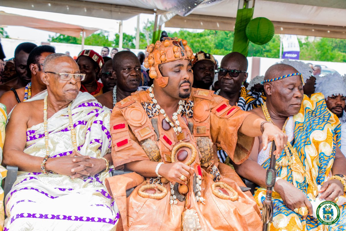 AccraMetropolis's tweet photo. "In our quest to make #AccraClean,I realized there is lack of infrastructure to process the waste that we generate in the city.I with support of chiefs and elders of Ga State decided to partner @ZoomlionLtd by giving them this space to up this facility." 

#AccraWasteRecoveryPark https://t.co/yFnrzvy4Hq