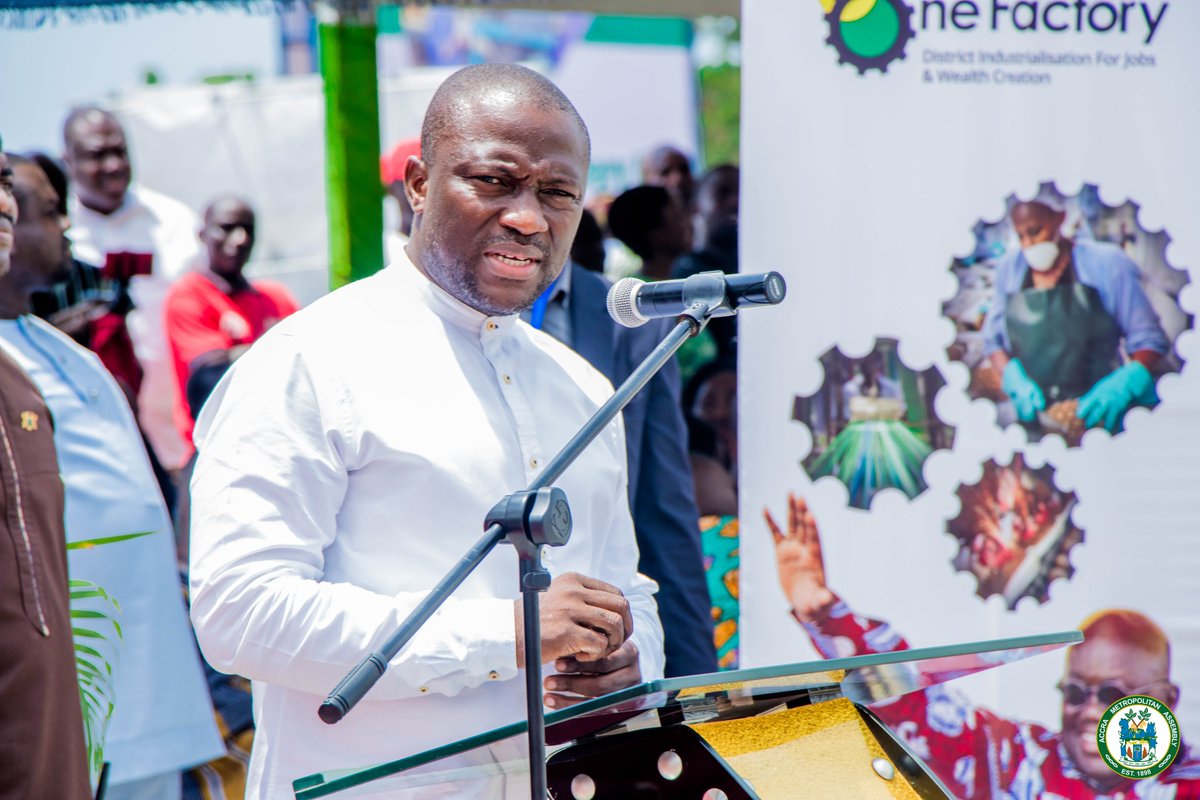 AccraMetropolis's tweet photo. "In our quest to make #AccraClean,I realized there is lack of infrastructure to process the waste that we generate in the city.I with support of chiefs and elders of Ga State decided to partner @ZoomlionLtd by giving them this space to up this facility." 

#AccraWasteRecoveryPark https://t.co/yFnrzvy4Hq