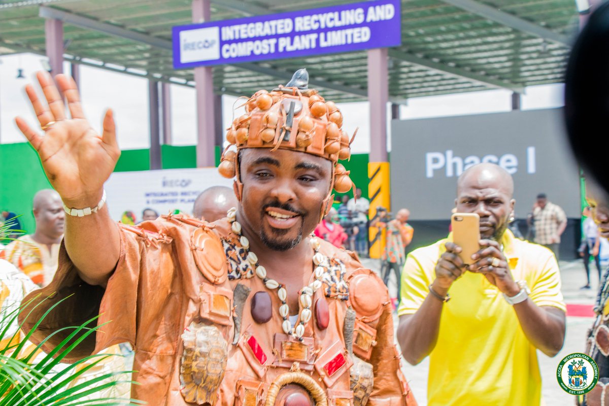 AccraMetropolis's tweet photo. "In our quest to make #AccraClean,I realized there is lack of infrastructure to process the waste that we generate in the city.I with support of chiefs and elders of Ga State decided to partner @ZoomlionLtd by giving them this space to up this facility." 

#AccraWasteRecoveryPark https://t.co/yFnrzvy4Hq