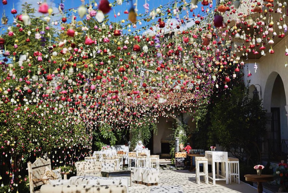 EToubiaNews's tweet photo. Photos from @EmeraudeToubia &amp; @PrinceRoyce’s wedding. 
Via PeopleEnEspañol 
(5) https://t.co/mG2WRmF0Ng