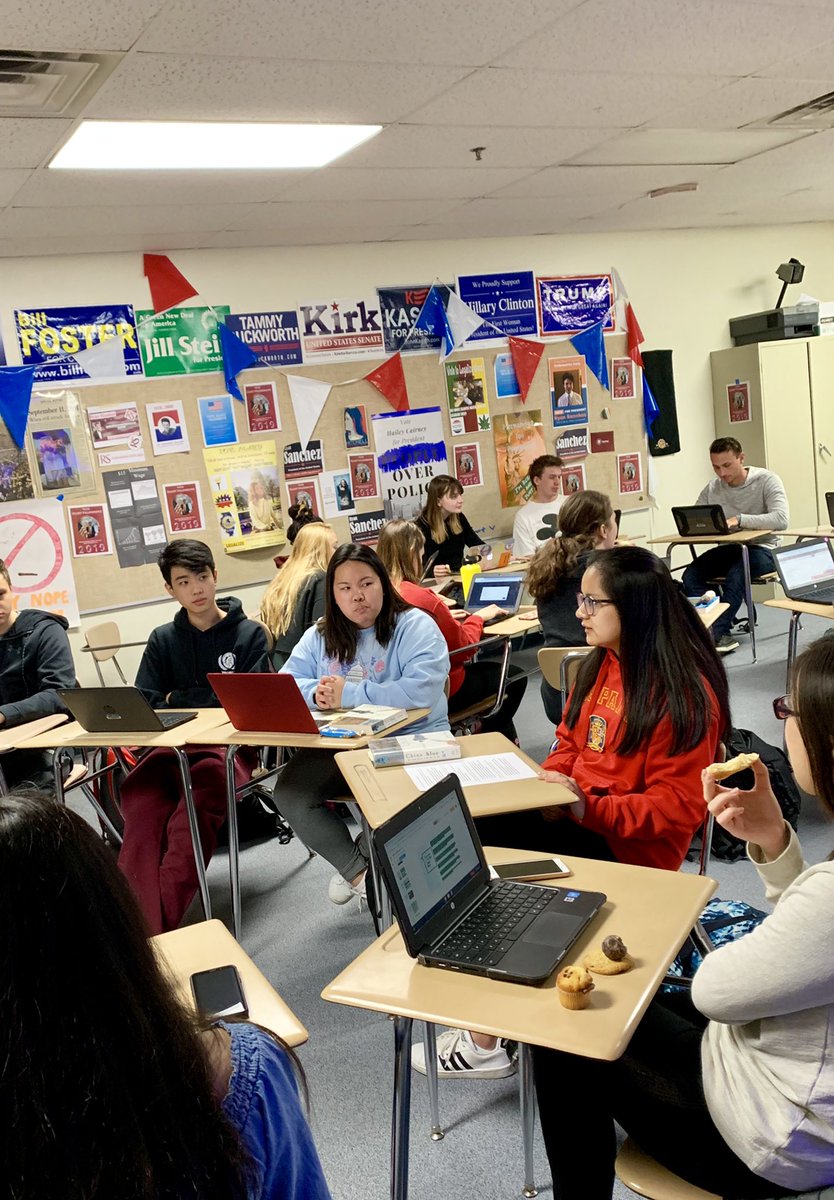 ChrisWolak1's tweet image. #compgov Breakfast Book Chats — #apscholars “Drop Knowledge” from @WriterWong ‘s Red China Blues, @ShirinEbadi6 ‘s Golden Cage + #politkovskaya ‘s Putin’s Russia.

Thx. @wvlmc for stocking these course reads. #BeWV #politicalwarriors