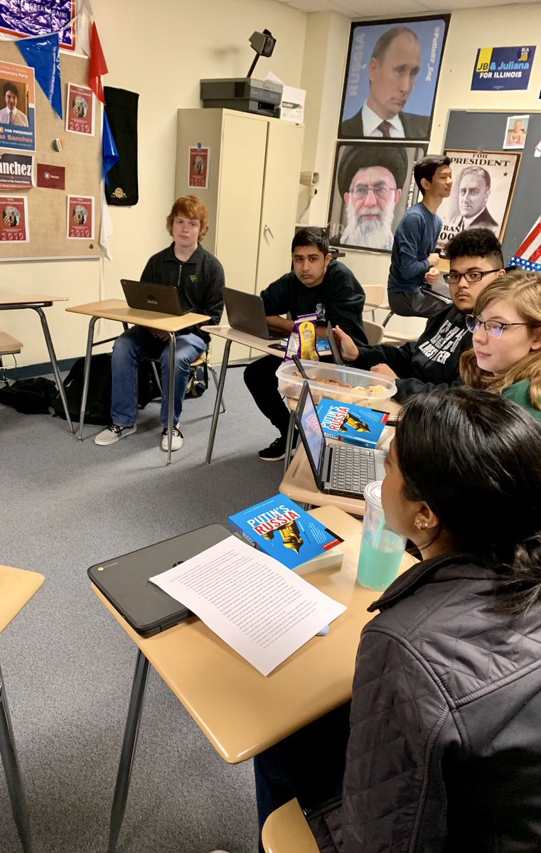 ChrisWolak1's tweet image. #compgov Breakfast Book Chats — #apscholars “Drop Knowledge” from @WriterWong ‘s Red China Blues, @ShirinEbadi6 ‘s Golden Cage + #politkovskaya ‘s Putin’s Russia.

Thx. @wvlmc for stocking these course reads. #BeWV #politicalwarriors