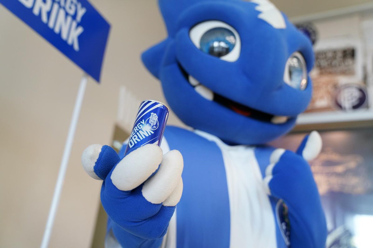 FCPorto's tweet photo. 🔵⚪A @PortDrinks está hoje na FC Porto Store e podes experimentar a nova Energy Drink 

#FCPorto https://t.co/qpmNLmip8C