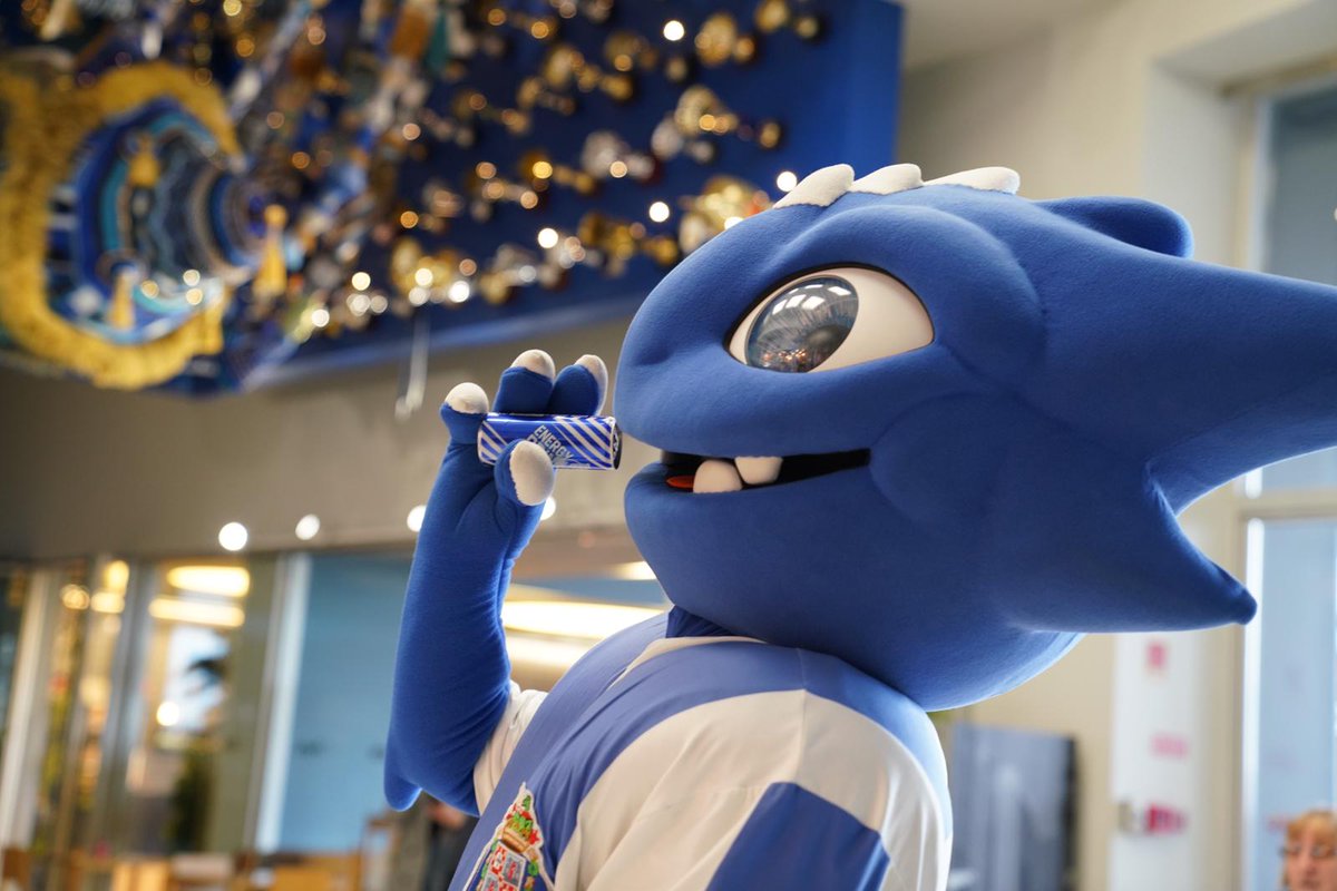 FCPorto's tweet photo. 🔵⚪A @PortDrinks está hoje na FC Porto Store e podes experimentar a nova Energy Drink 

#FCPorto https://t.co/qpmNLmip8C