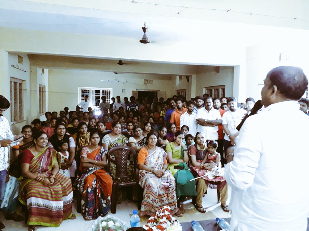 pvnraaz's tweet photo. Today Evening Sri VV Laxminarayana &amp; Sri Kona TataRao Addressed people @ Old CBI Down Meeting, Chinna Waltair, 18ward, Visakhapatnam @JanaSenaParty @PawanKalyan @VVL_Official https://t.co/520XbWcPEe