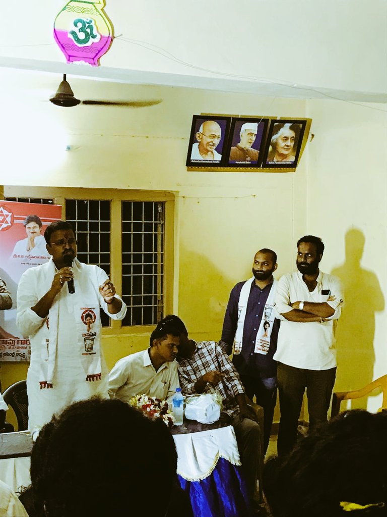 pvnraaz's tweet photo. Today Evening Sri VV Laxminarayana &amp; Sri Kona TataRao Addressed people @ Old CBI Down Meeting, Chinna Waltair, 18ward, Visakhapatnam @JanaSenaParty @PawanKalyan @VVL_Official https://t.co/520XbWcPEe