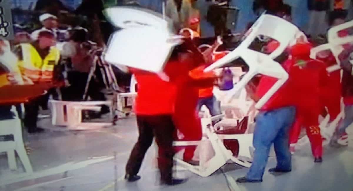 LandPartySA's tweet image. The @LandPartySA condemns political, racial and gender intolerance and is disgusted by the behaviour and actions of the EFF. #LandPartyWomenLead #Imbokodo landparty.org.za/media/eff-atta…