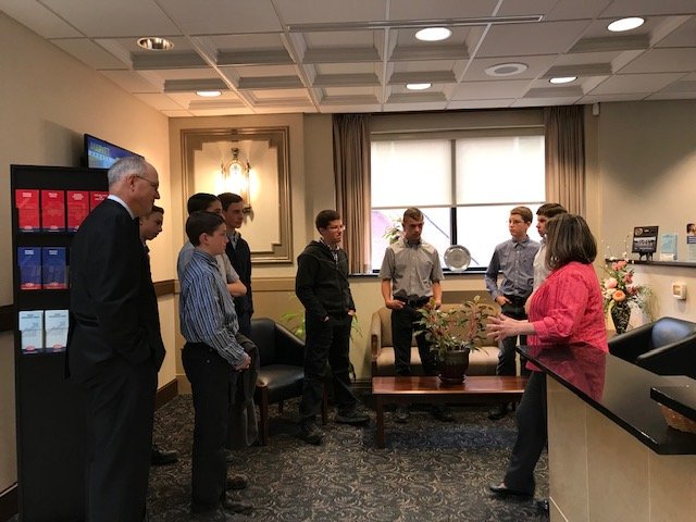 EphrataNational's tweet photo. We had the pleasure of hosting a great group of students from Sporting Hill Mennonite School today! Students toured various bank departments and learned about the pillars of credit. 
#FinancialLiteracy #ENBFeelTheDifference #ENBMyCommunity https://t.co/16C8oft3g1