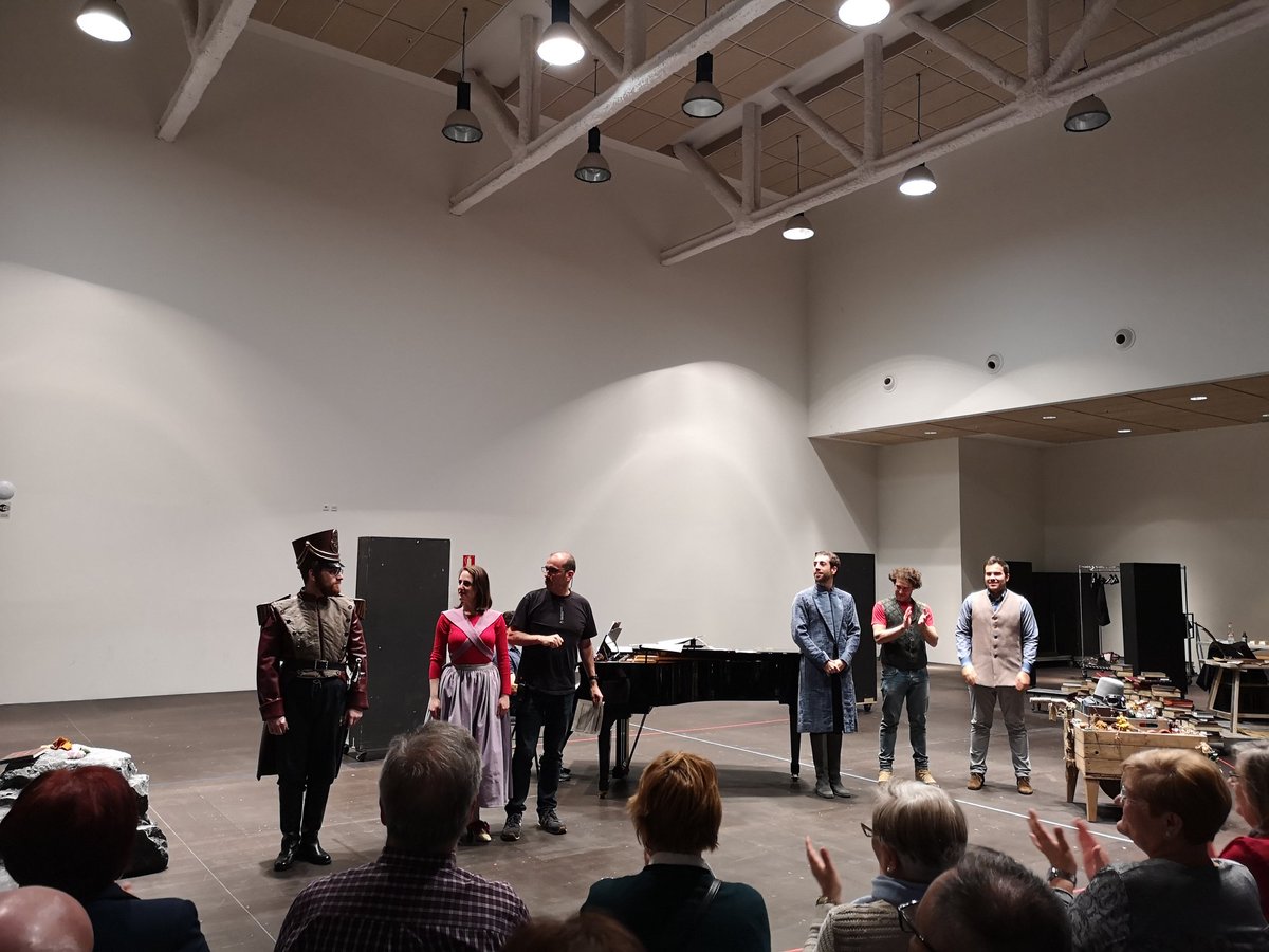 Sabelabravo's tweet photo. #CuentameUnaOpera.
Fantástico proyecto de @PalauLesArts con @sanahuja como director y con la magnífica cantera de voces de #CentroDePerfeccionamiento de @PlacidoDomingo .
#ElixirDeAmor
¡Para todos los públicos! 👏 https://t.co/c5305AbPYN