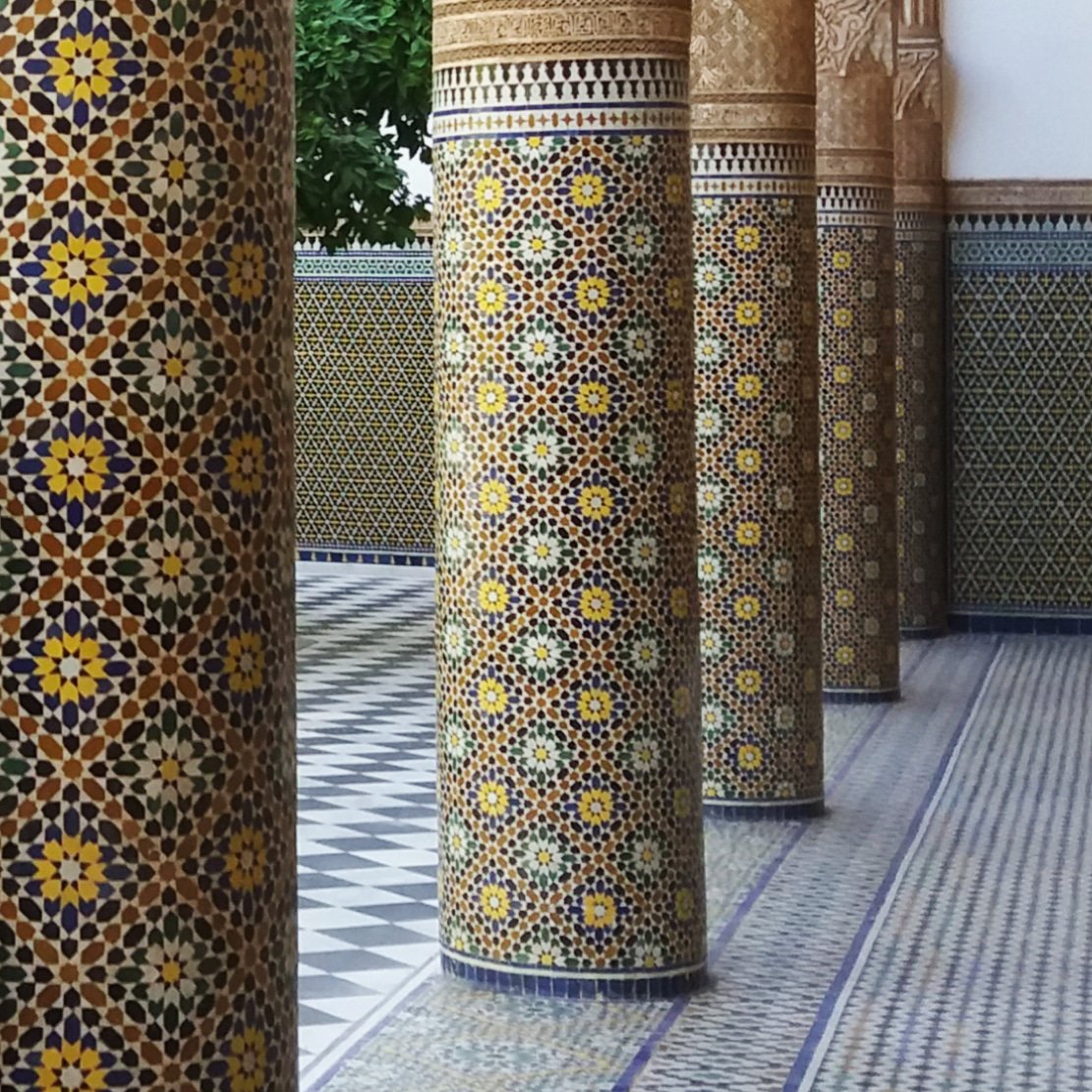 Look a little closer. Every tiny tile is hand made. Laid in mathematical precision. This is Moroccan Craftsmanship. This is where Art meets Mathematics, in the most stunning &amp; unique way.🇲🇦  #marrakech #MakingMemoriesInMorocco 
<a href="/airarabiagroup/">Air Arabia</a> <a href="/MuchMorocco/">Visit Morocco</a>
vacationsmaroc.co.uk/2018/11/09/5-t…