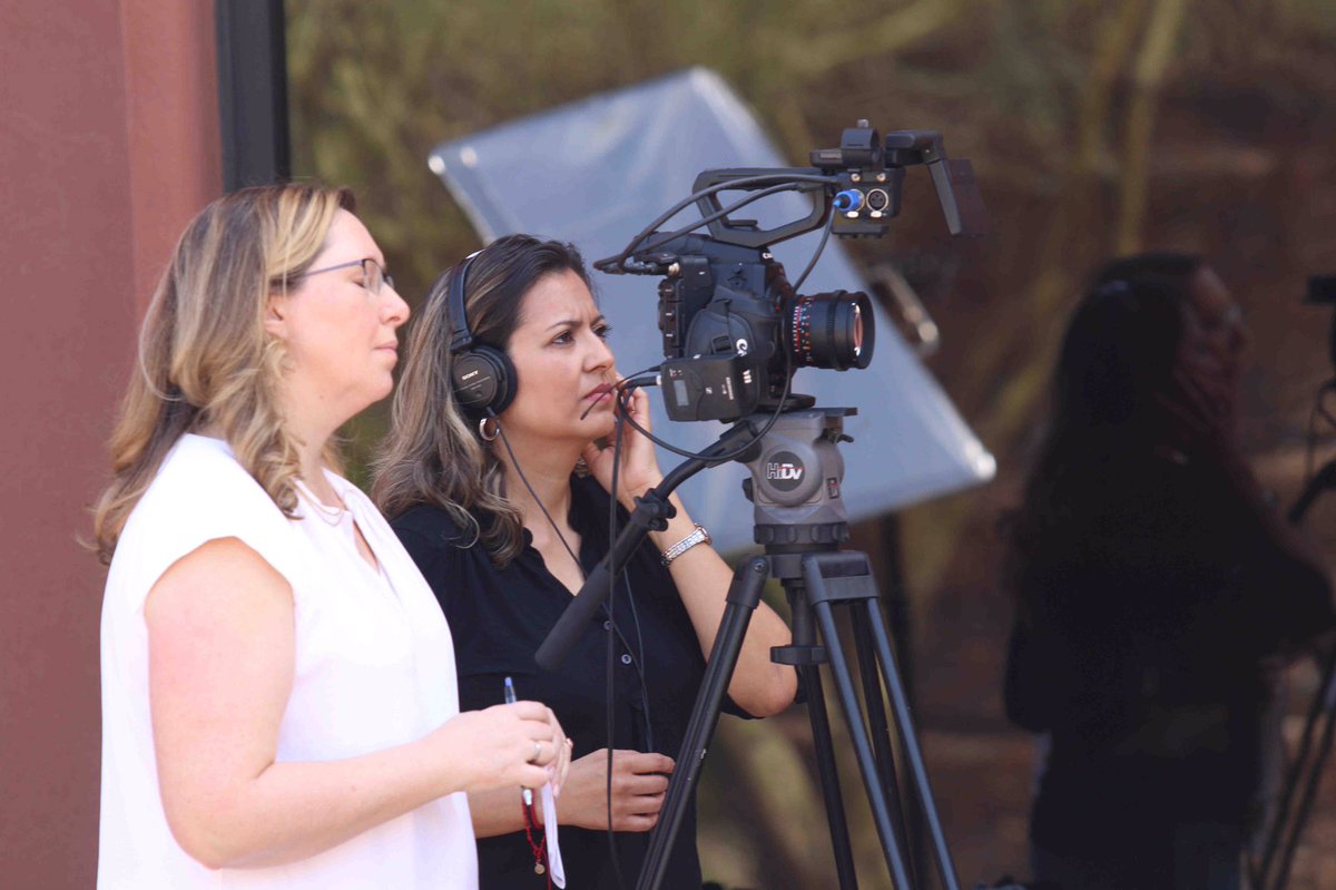 yuvenisee's tweet photo. @EuphoriaProdLLC in action 🎥 @euphoriaproductionsllc @parkinsondotorg #videoshoot 🎥 #videoproduction #videoproducer #musicvideoproducer #videodirector @arianne.makeup @josearmenta @parkinsonfoundation https://t.co/0y4tCnFPX4