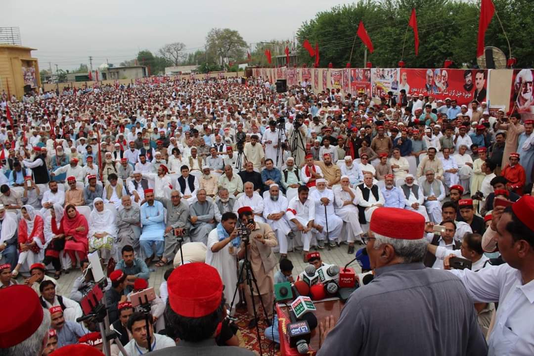TalhaMomand's tweet photo. اے این پی کے مرکزی صدر اسفندیار ولی خان پنج پیر صوابی میں عظیم الشان شمولیتی جلسہ عام سے خطاب کر رہے ہیں @geonews_urdu @AsfandyarKWali @BushraGohar @s_jafarshah @Palwasha_Abbas @HaiderHotiANP @bashir_matta @MianIftikharHus @AyubKAsharay @AsgharAchakzaii @TarekFatah @s_bashirkhan https://t.co/8XtmLWDenj