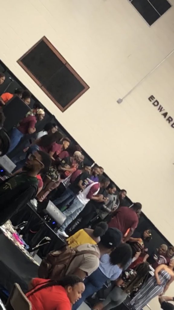 TashaaYolandaa's tweet photo. DREAM choir is singing a beautiful piece for everyone at the organizational fair. #CUSM19 #CALAbash10 @ClaflinUniv1869 https://t.co/JFPOxcx3jc
