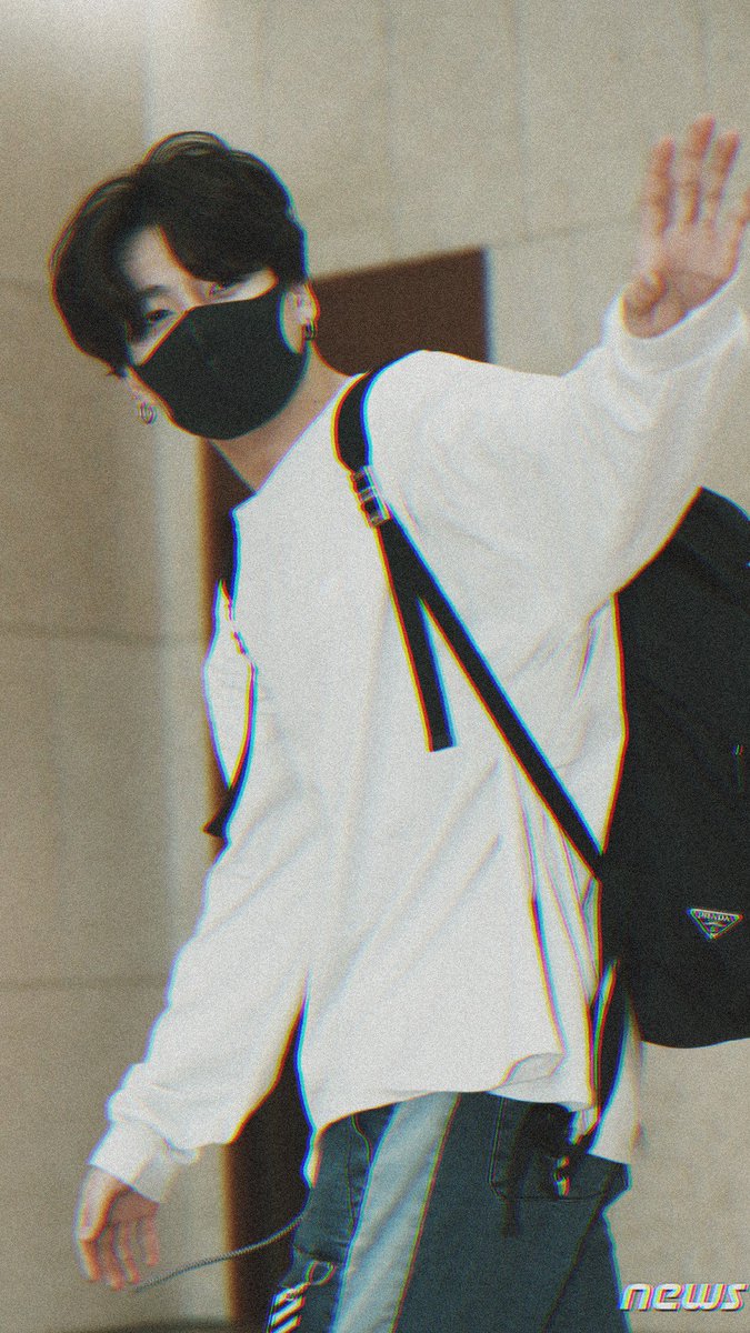 BTSutt's tweet photo. DEUS OBRIGADA POR TER FEITO JEON JUNGKOOK. https://t.co/oUhR6edmD8