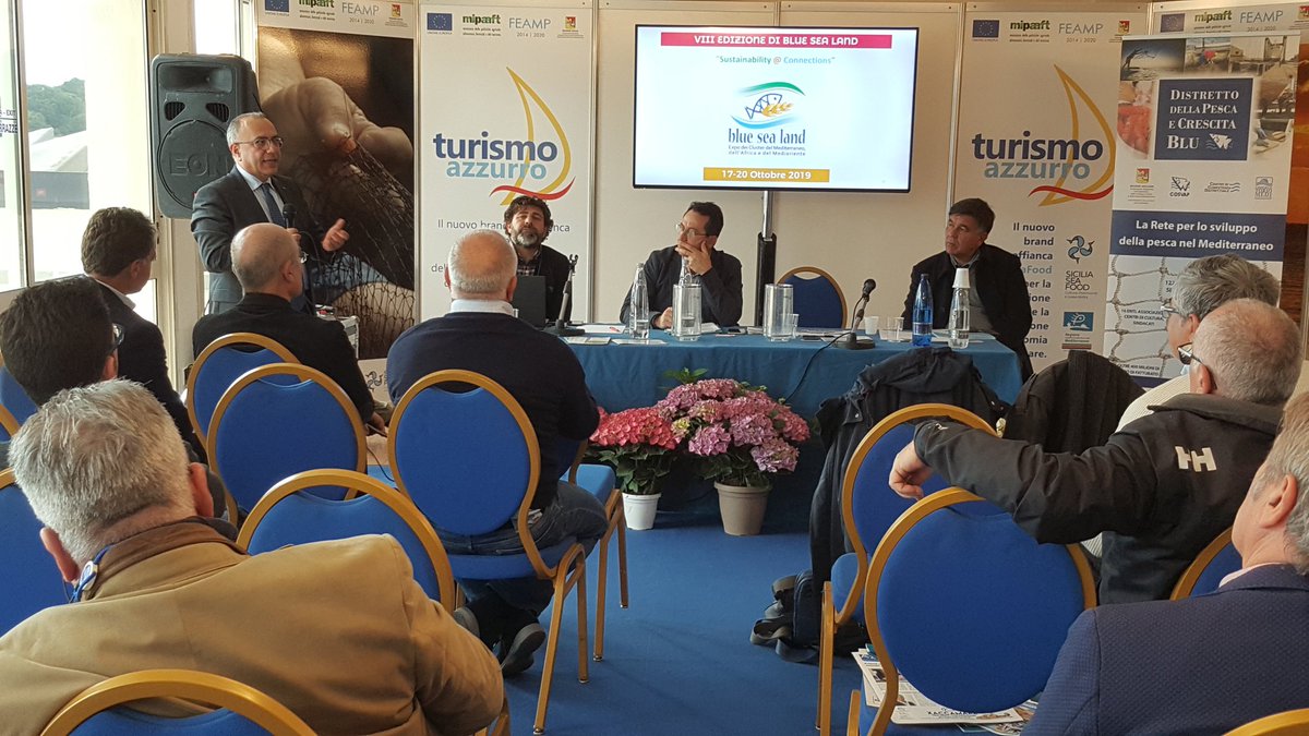 A #CittàdelMare, nell'ambito di #Travelexpo, area #TurismoAzzurro del #DipartimentoPescaMediterranea, Il Presidente del Distretto della Pesca e Crescita Blu Nino Carlino ha presentato l'VIII edizione di #bluesealand2019 in programma a #MazaradelVallo dal 17 al 20 ottobre 🐟🐟🐟