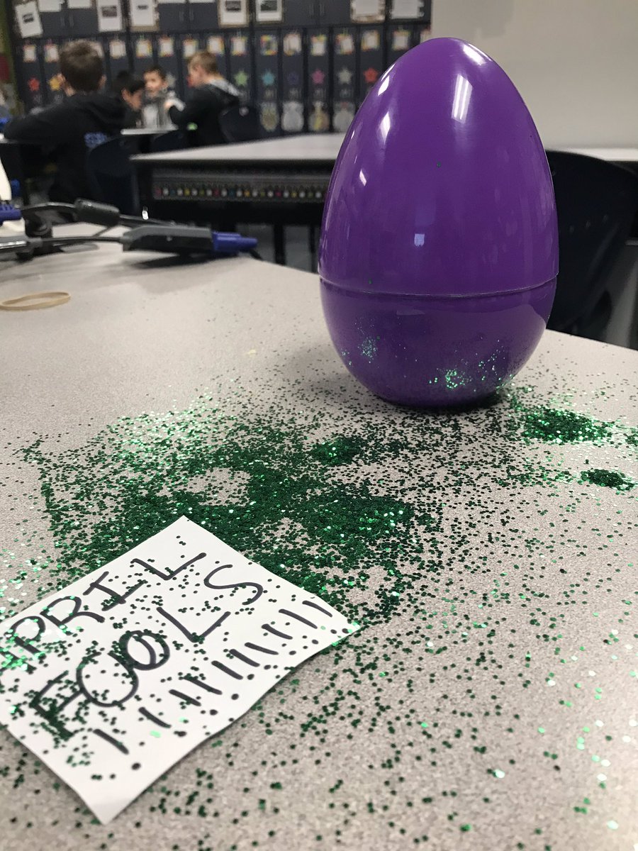 BISSMcBeath's tweet photo. Glitterbombed. https://t.co/FlI70NUSRl