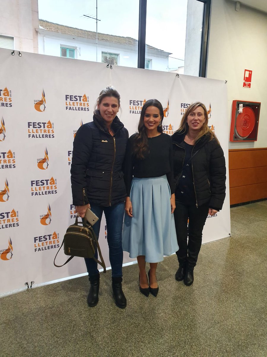ACFallaelCanet's tweet photo. La nostra presidenta i la nostra representant, a la Festa de les Lletres Falleres #Flf19 amb Marina Civera, Fallera Major de València 2019. #Cullera @ACFallaelCanet @Isabelpalau1 @JLF_Cullera @MIA_Cullera https://t.co/RTRNd0fPCz