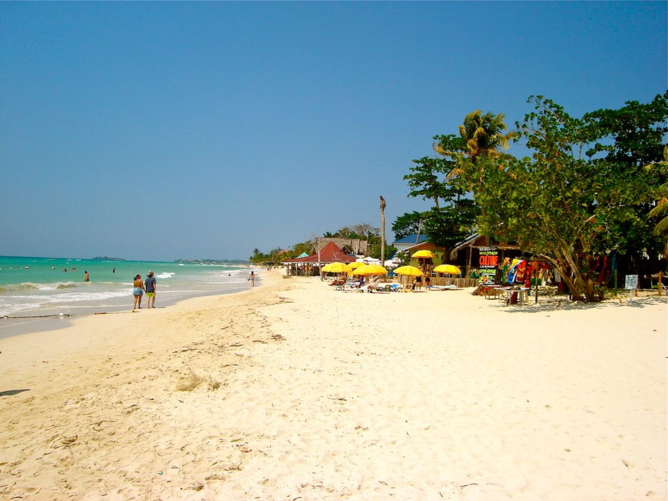 CaldwellTravel's tweet photo. The #beach is our #FridayMotivation today! #Travel #FridayFeeling #ItsFiveOClockSomewhere #Negril #Jamaica @VisitJamaicaNow #OneLove #HomeOfAlright https://t.co/mbVkKzvmfe