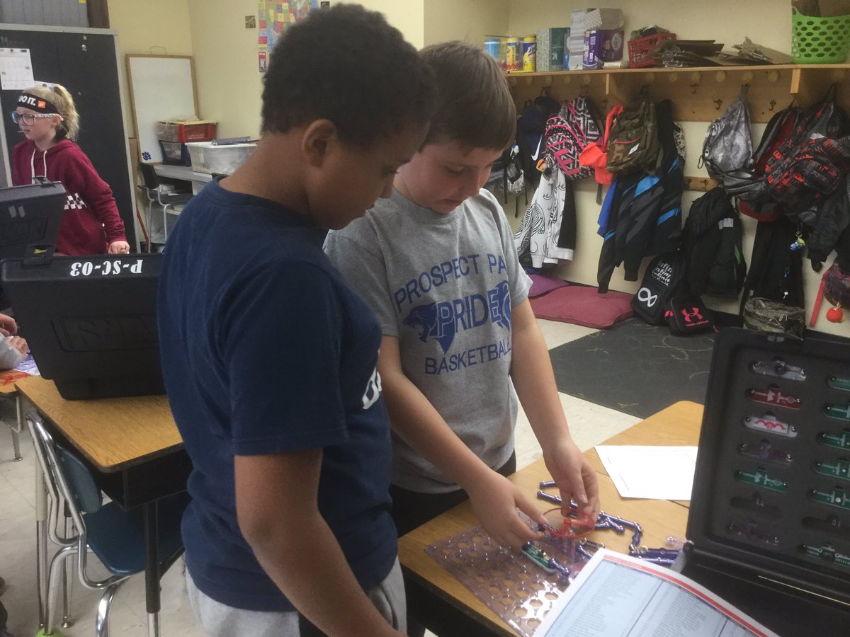 mrscook208's tweet photo. SNAP Circuit time in 4W!@SchoolProspect https://t.co/NjGUCtpLcV