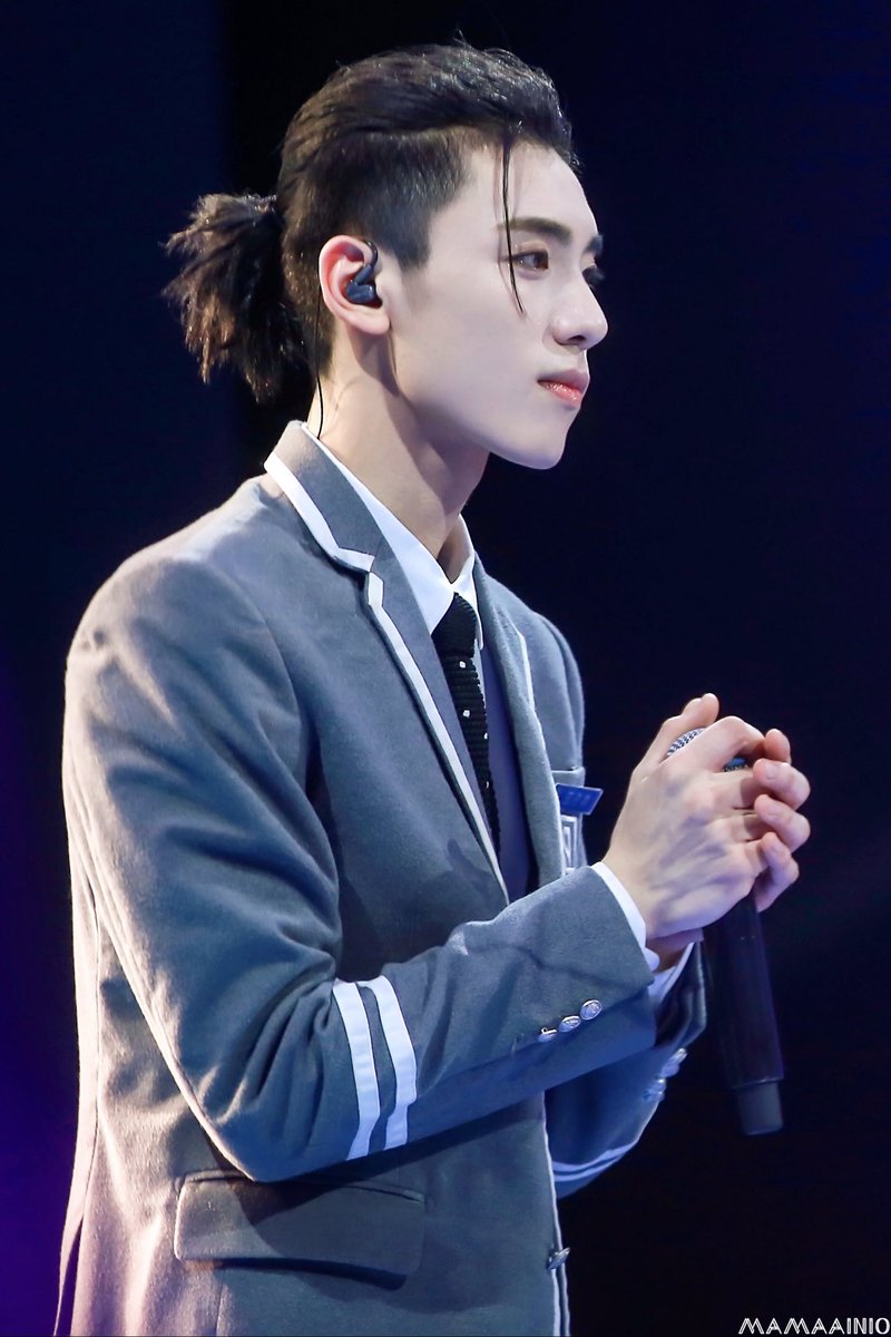 wangziyiupdates's tweet photo. From 2018.4.6 —> 2019.4.6 

Happy first anniversary 💙

Our love for you will never change ♥️
#WangZiyi #NINEPERCENT #NINEPERCENT王子异 https://t.co/62ilaB1n1v