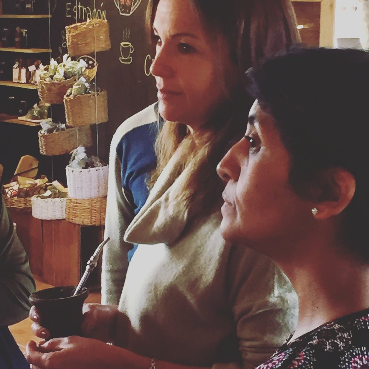 Junto a <a href="/CaroStanley/">Carolina Stanley</a> , <a href="/sergiowisky/">Sergio Wisky</a>   visitando el Mercado de la Estepa en Dina Huapi