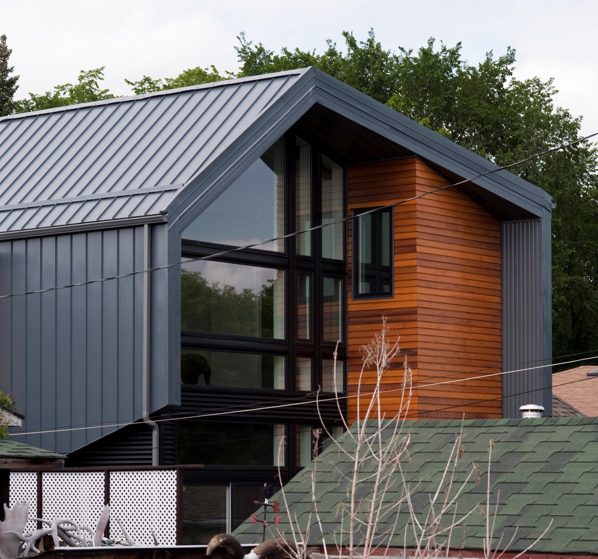 SteelscapeLLC's tweet photo. A key benefit of metal is its versatility. #Steelscape steel is an excellent product to integrate with other building materials for striking designs. #FotoFriday https://t.co/8E7VMpS92a https://t.co/8XhrVTRTU9