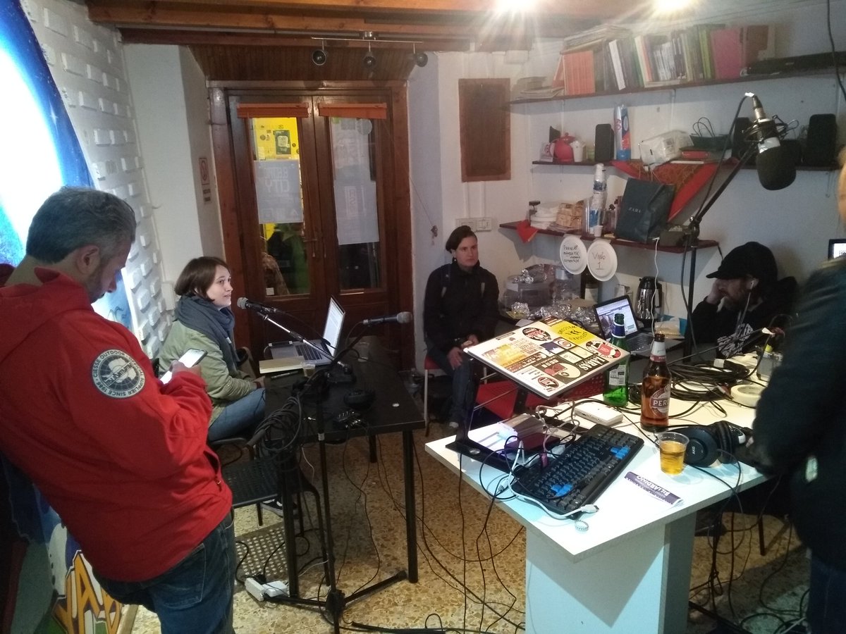 Siamo ora in diretta con Clara Mogno, della redazione di <a href="/euro_nomade/">EuroNomade</a>, per parlare di #giletjaunes.
Ascolta la diretta su sherwood.it/streaming!
#giletgialli #movimenti #lotte #proteste #moltitudini