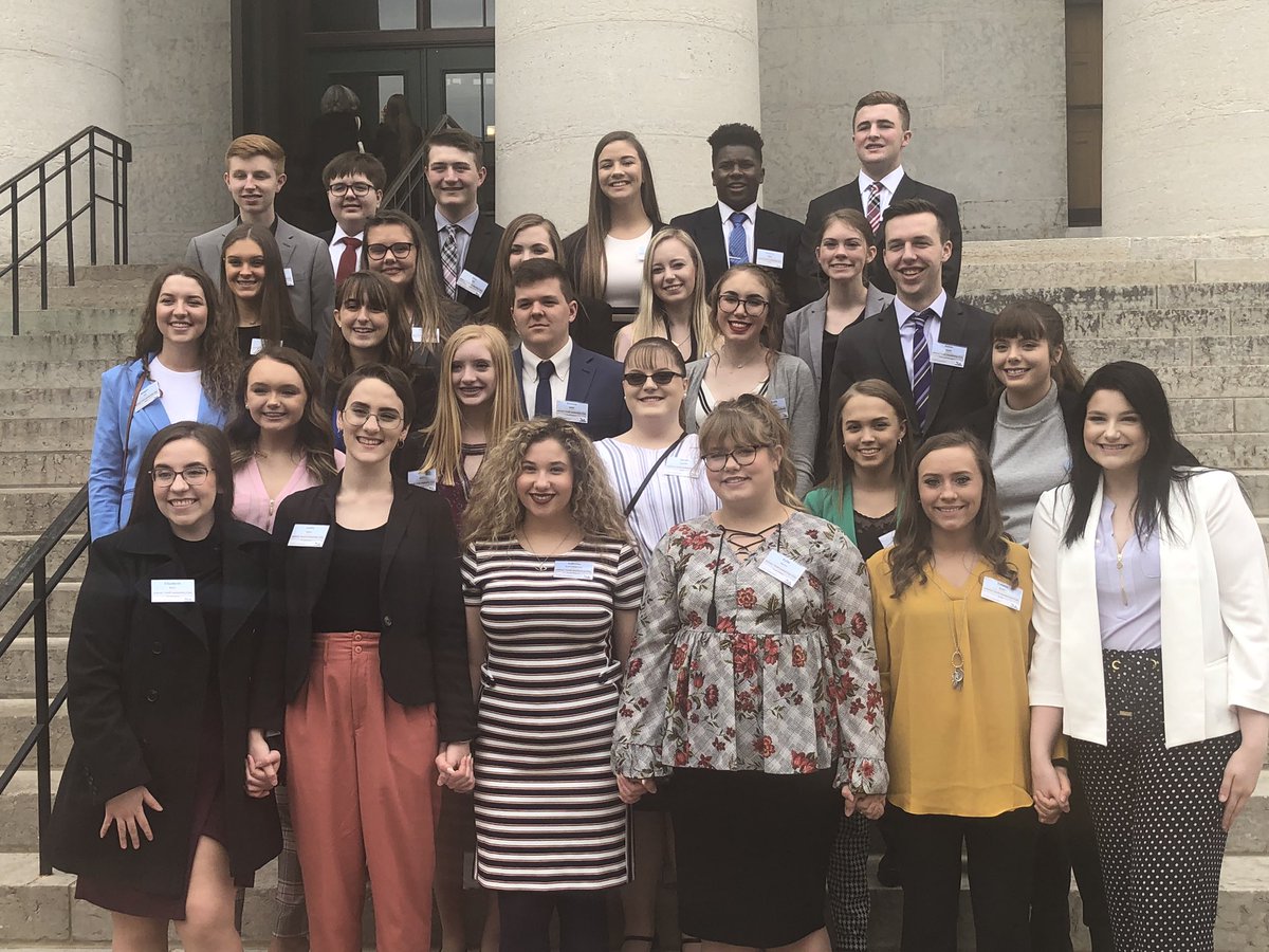 JHSYLA's tweet photo. If you go to the statehouse and don’t take a picture on the steps did you really even go. https://t.co/wMgqDiBU2Q