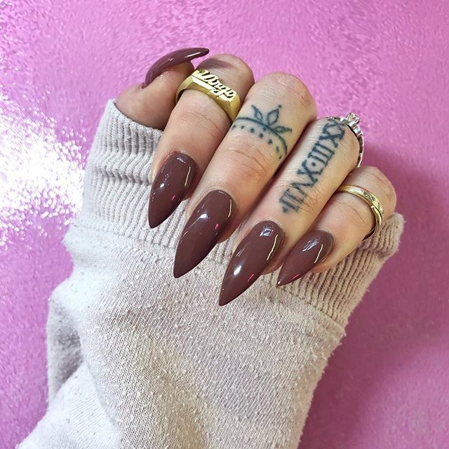 MermaidGossip's tweet photo. Sometimes you just got to be a #basicbitch and go for @the_gelbottle_inc #tgbcacao at @thegossipnailbar #nailporn  #thegossipnailbar #bristolnailart #bristolnailbar #nailartbristol #nailsalonbristol #oldmarket #cutemani #uknailtech #uknailart #nailbarbri… https://t.co/vBzYYjvakT https://t.co/MWBrCH4vJo